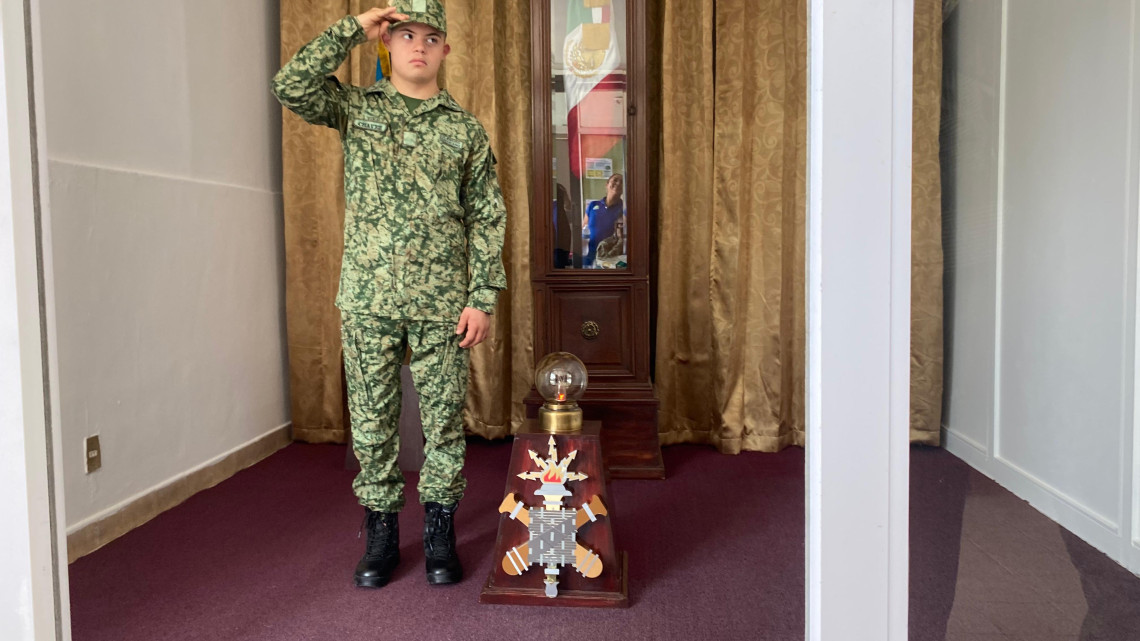 Es Gustavo soldado por un día 