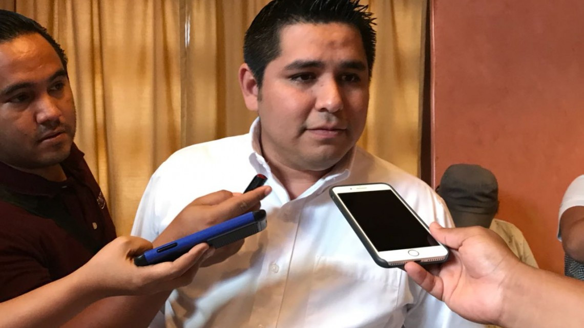 Declina Víctor Ríos a  favor Chuchín