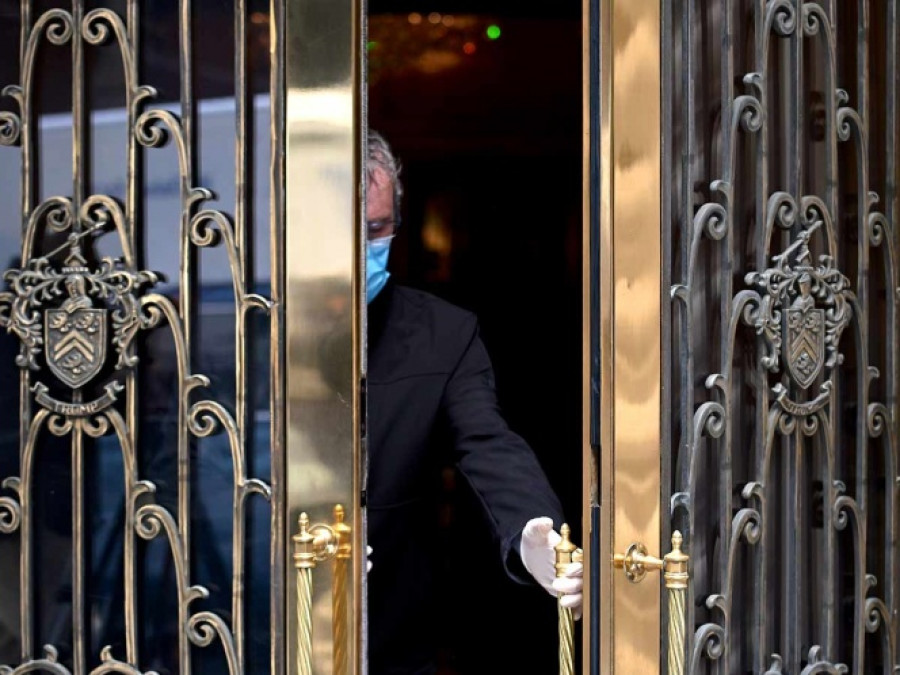 Exabogado de Trump es liberado por COVID-19