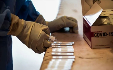 FDA aprueba vía rápida dos vacunas de Pfizer contra COVID-19