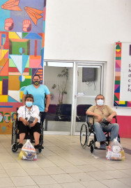 DIF Reynosa entregó sillas de ruedas a ciudadanos que hicieron petición 