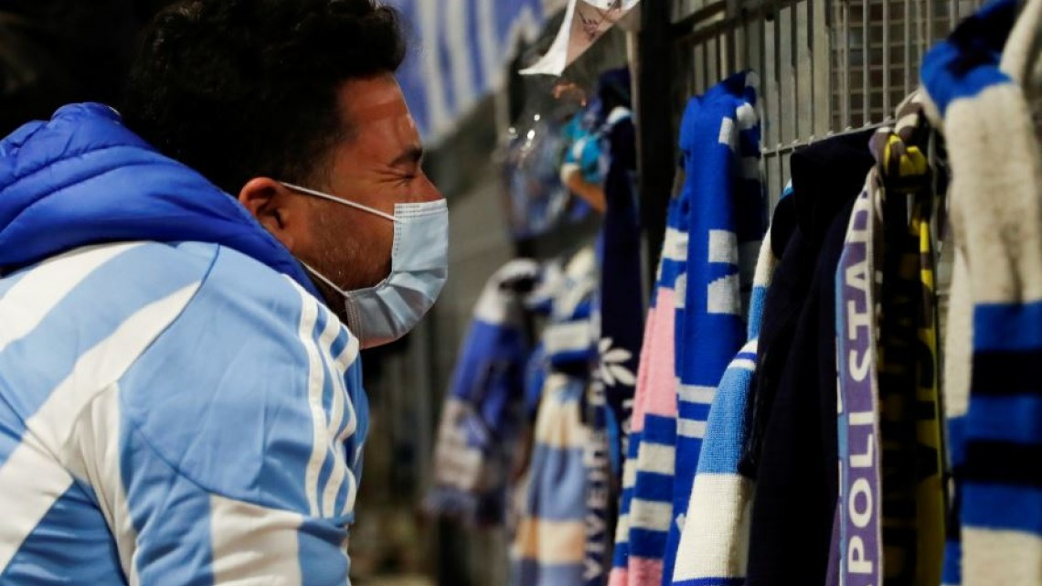 Miles de personas dan último adiós a Maradona en la Casa Rosada en Argentina