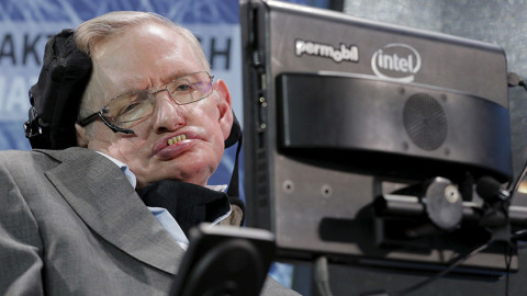 En un futuro "llegarán los superhumanos", dijo Hawking