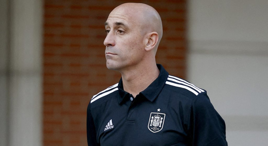 Presidente del futbol español renunciará tras polémica por beso a Jenni Hermoso