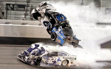 Hospitalizan a Ryan Newman tras aparatoso accidente en Daytona 500