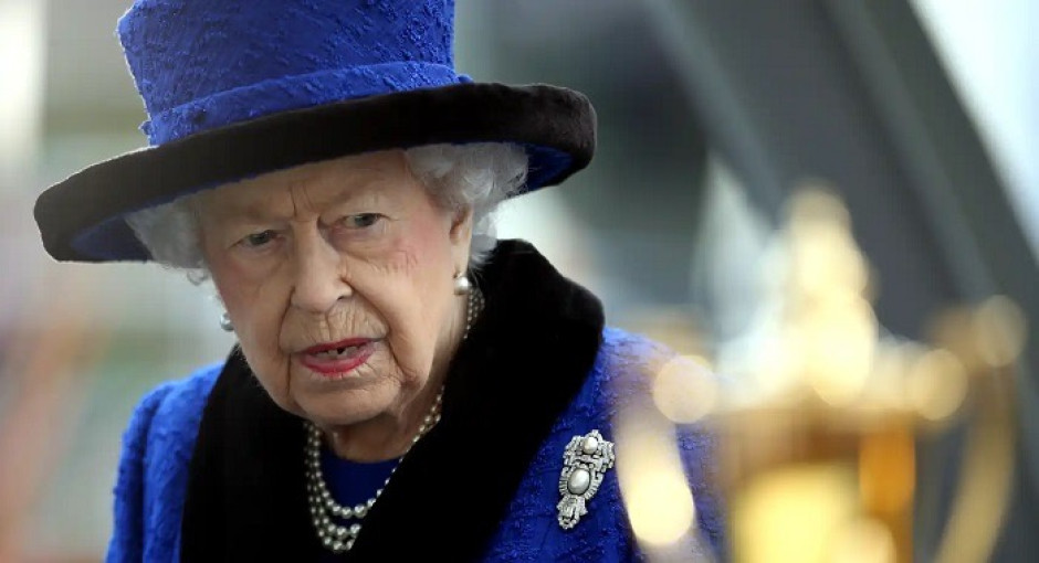 Reina Isabel II preocupa a médicos por su salud