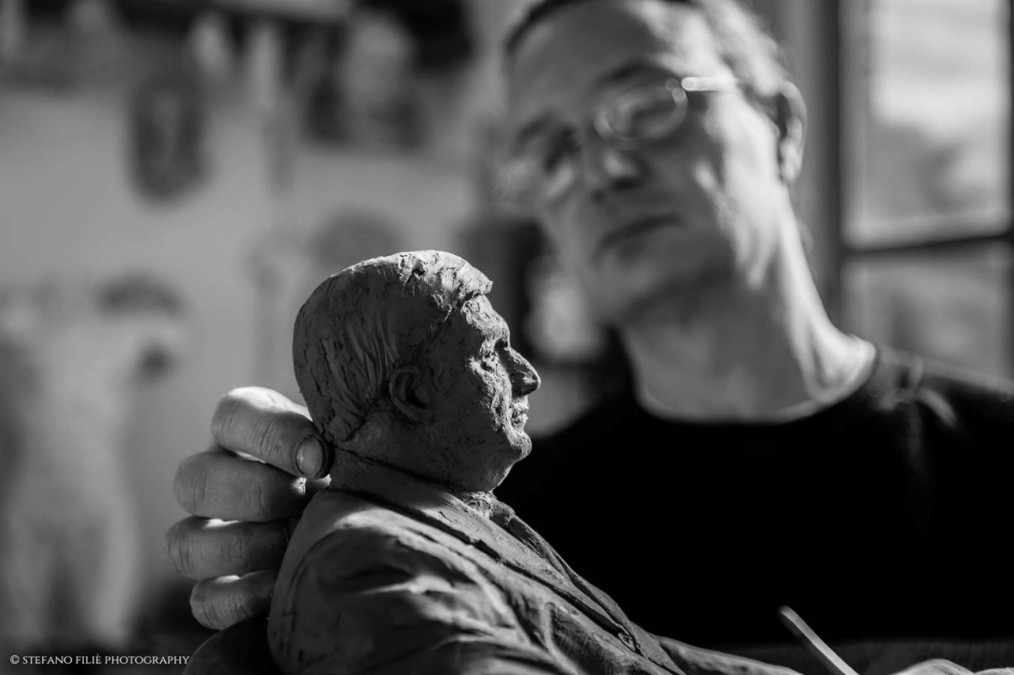 Escultura de migrantes la diseñará un italiano