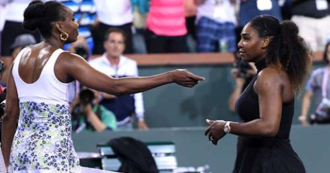Venus Williams derrota a su hermana Serena en Indian Wells 