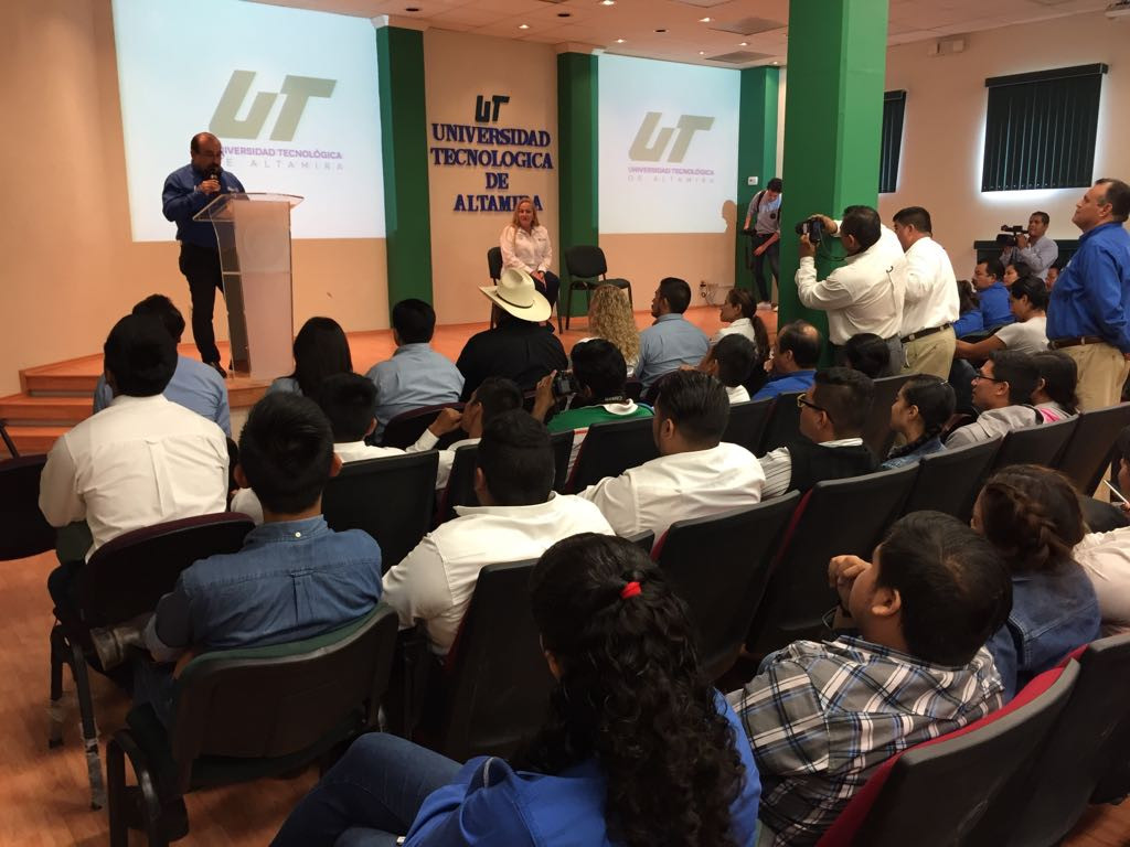 Refrendan apoyo a estudiantes de los tres niveles en Altamira