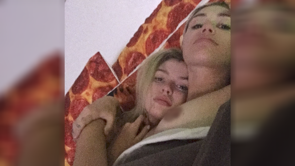 Publican fotos intimas de Cyrus, Stewart y Maxwell