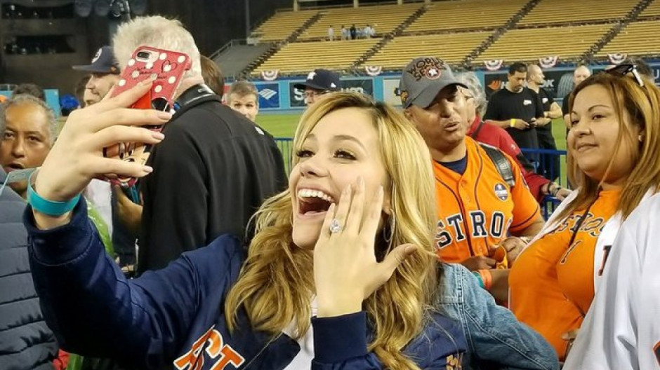 ¡Correa le pidió matrimonio a su novia en directo!