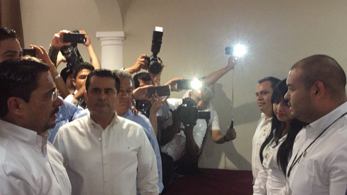 Andrés Zorilla se registra como candidato a alcalde