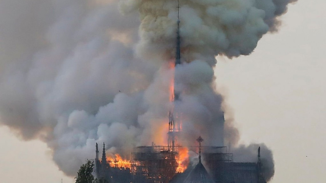 Catedral de Notre Dame se incendia