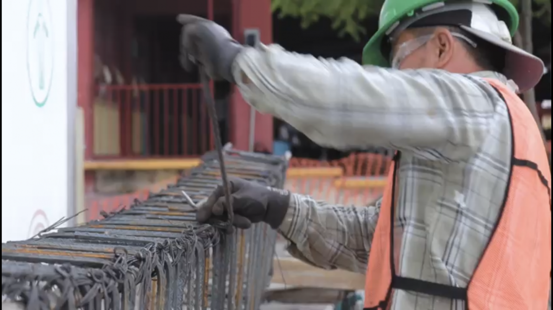 Agradecen madres de familia construcción de aulas escolares en Jarachina Sur