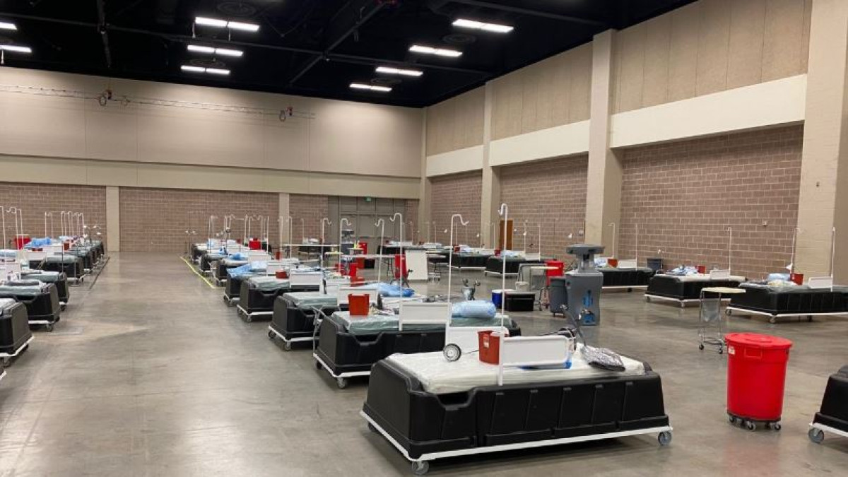 Envían suministros médicos contra COVID-19 al centro de convenciones de McAllen