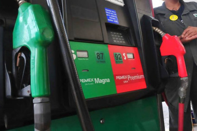 Gasolina Magna y Premium descenderán dos centavos en su precio 
