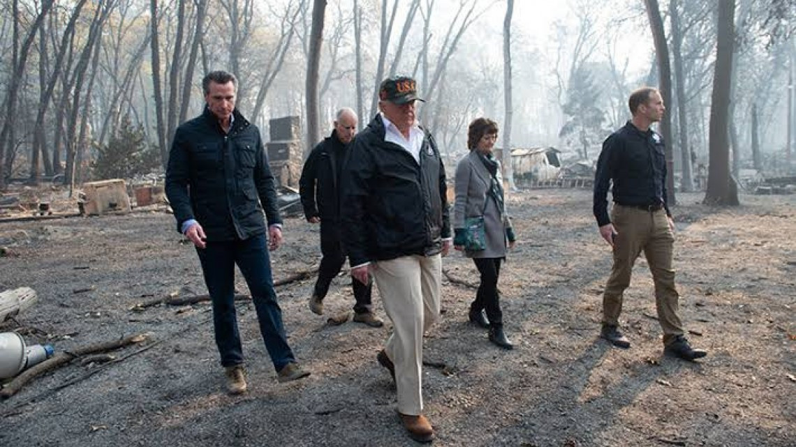 Trump visita zona devastada por incendios en California