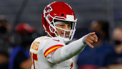 Mahomes le gana el duelo a Jackson en el Monday Night Football 