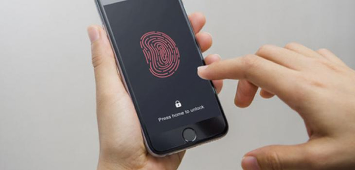 Irrumpen funeral para desbloquear teléfono con el dedo del cadáver