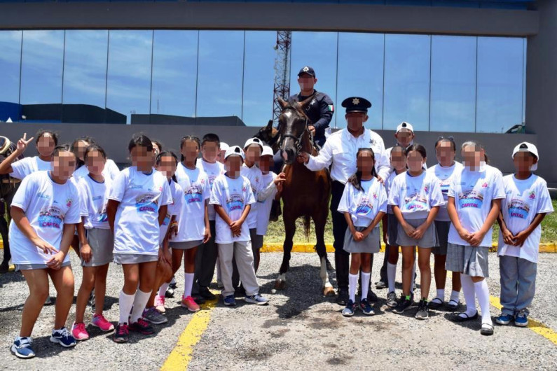 Alumnos de escuelas primarias rurales conocen el C4 