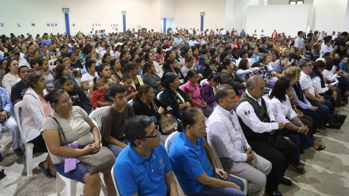 Alcaldesa reparte apoyos a madres de hijos con discapacidad