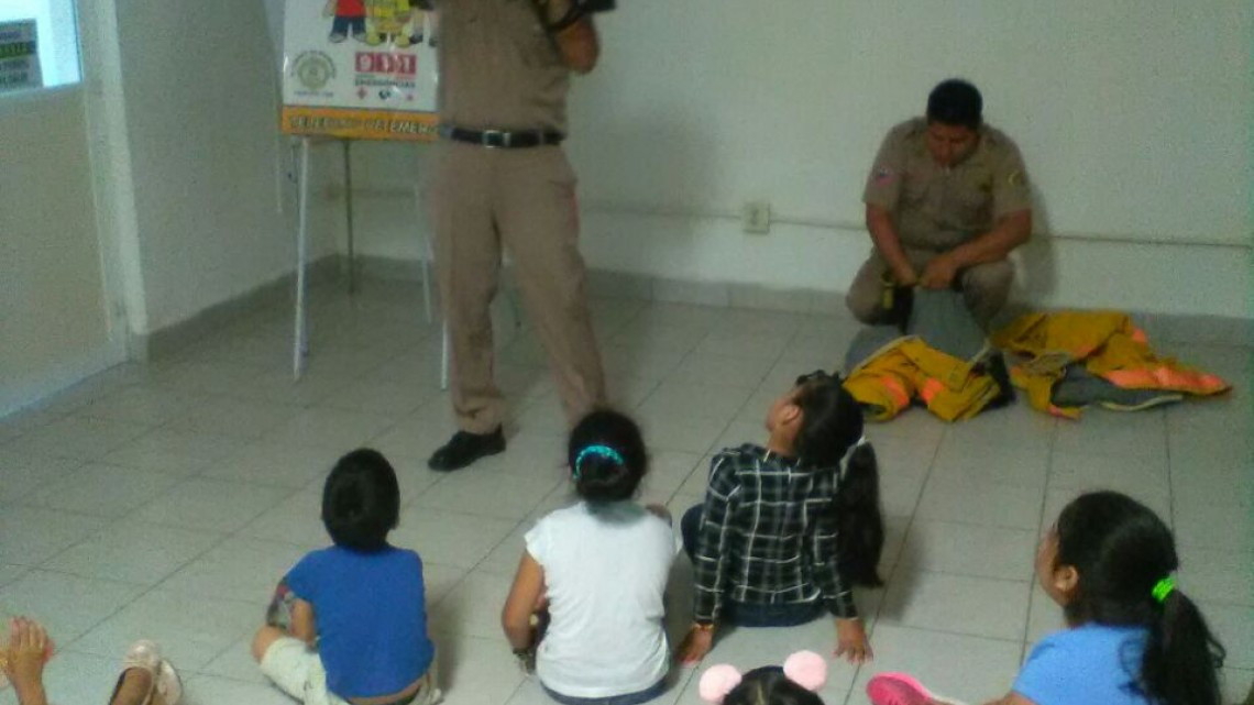 Realizan el bombero por un día y 6 acciones para salvar una vida en campeonato de verano