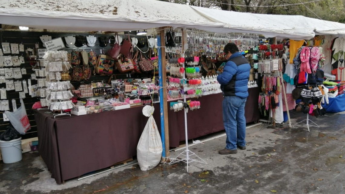 Abarrotan plaza principal de puestos por Fiestas Mexicanas