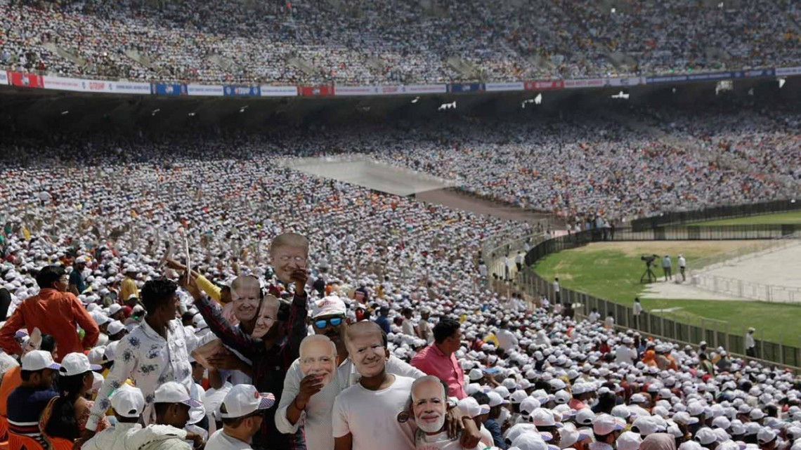 Ante 100 mil personas, Trump comienza visita oficial en India