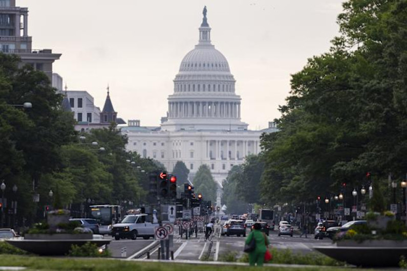 Republicanos frenan plan fiscal de Trump que incluye gravamen a impuestos
