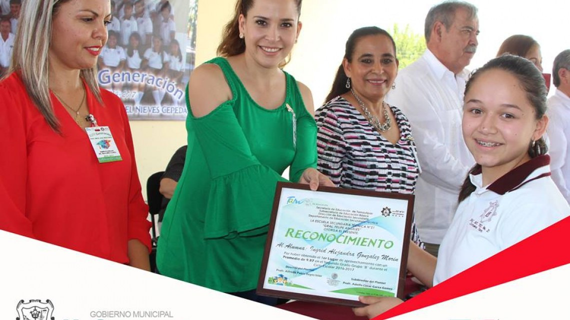 Alcalde asiste a ceremonia de graduación