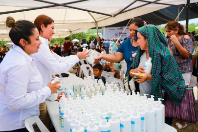 Ofrece DIF Reynosa gel antibacterial gratuito 