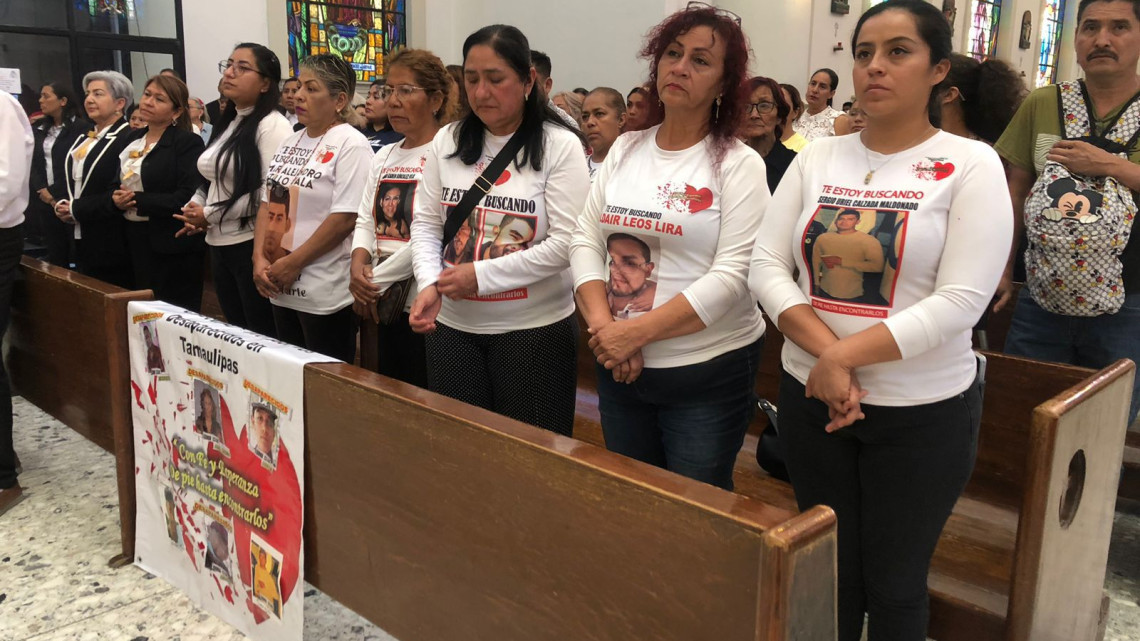 Lavan pies a madres buscadoras y migrantes en Jueves Santo