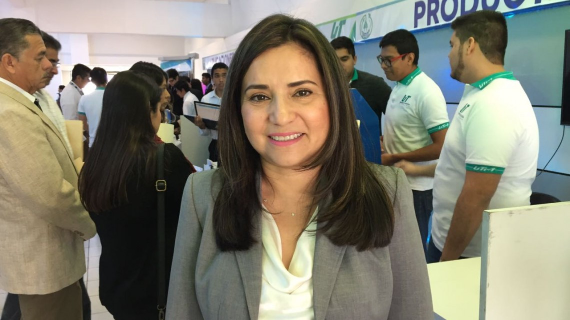 Presentan alumnos proyectos tecnológicos a empresarios