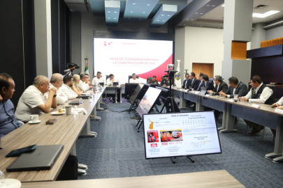 Participan ejecutivos de FEMSA en reunión de seguridad con AVA y reconocen avances