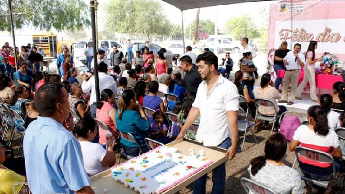 Ayuntamiento festeja a madres de Aquiles Serdán