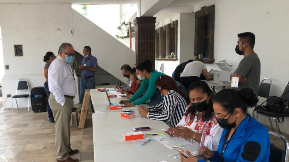 Realizan simulacro de entrega de paquetes electorales