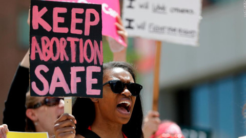 Bloquean ley que restringe el aborto en Missouri