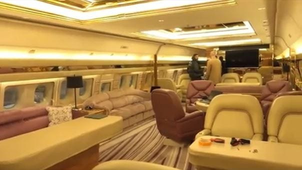 Drake presume su nuevo avión privado de 75 mdd