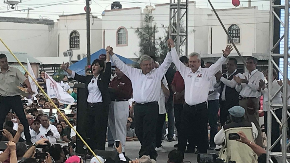 Promete López Obrador mayores oportunidades laborales y de educación para los jóvenes