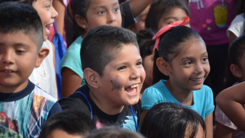 Festejan miles de niños su día con Maki