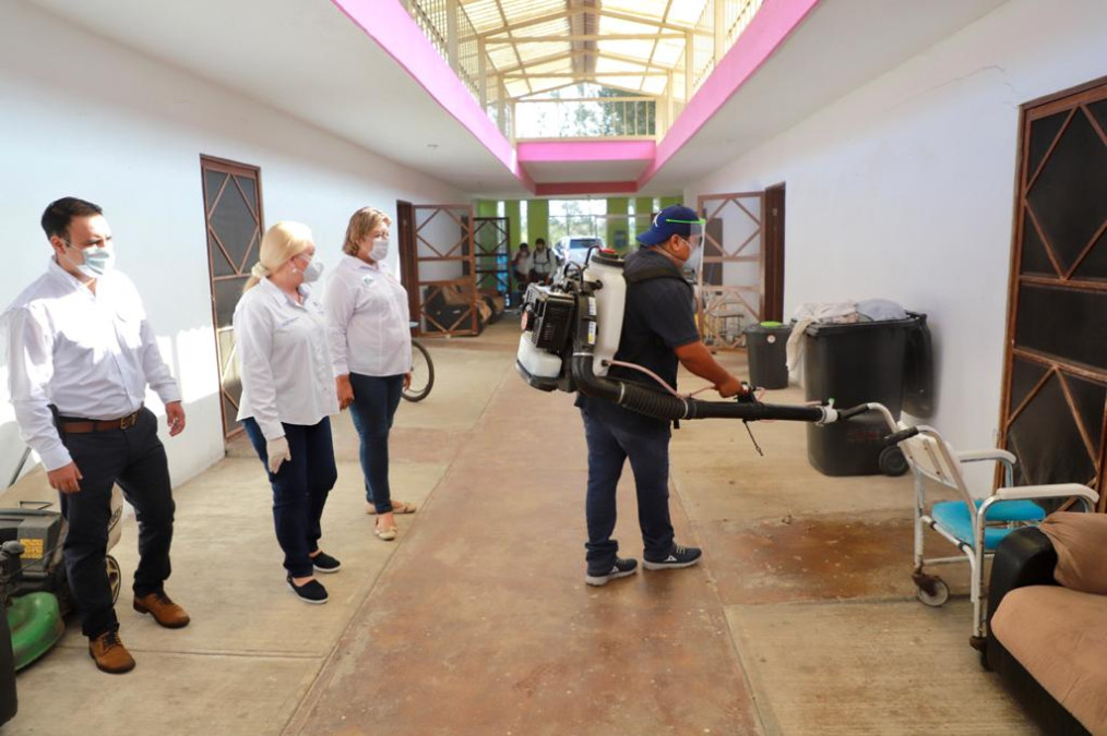 Sanitizan instalaciones de la Hacienda del Abuelito