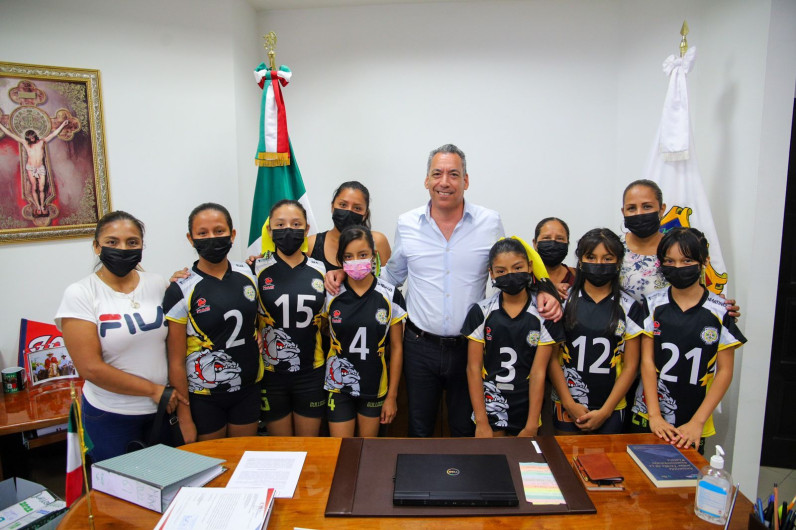 Impulsa Ayuntamiento a deportistas que participarán en el Nacional de Vóleibol 