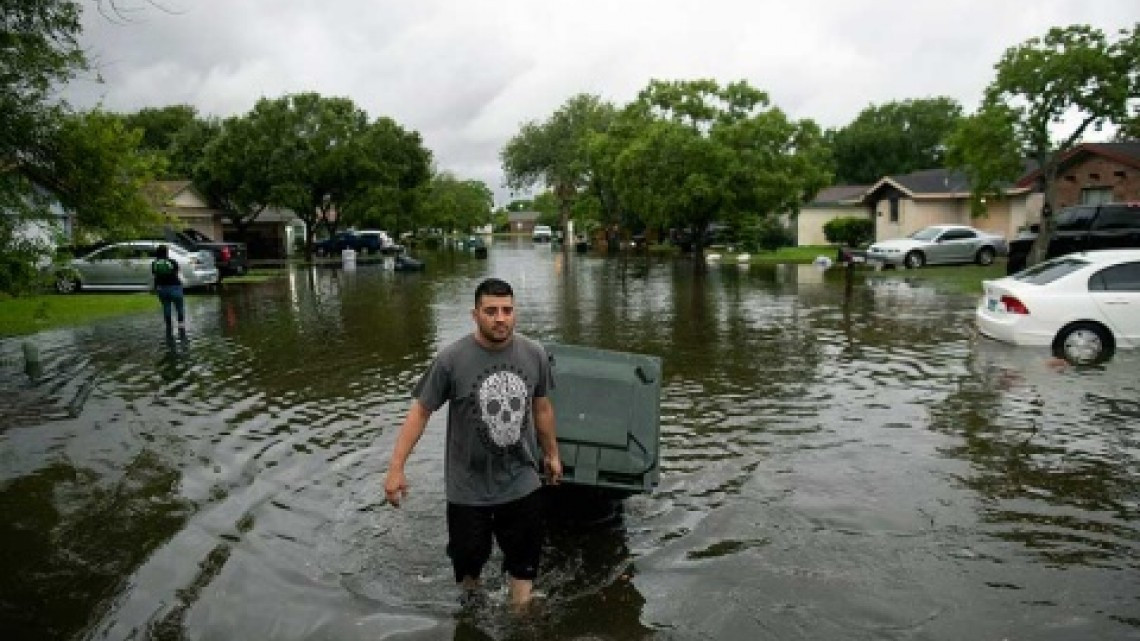 Fuertes lluvias inundan el sur de EU