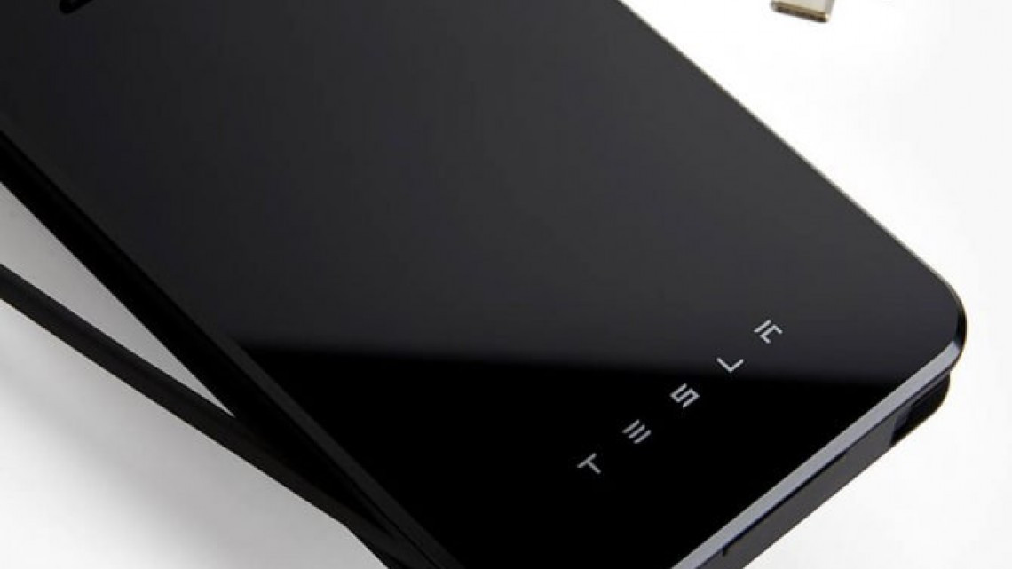 Tesla presenta nuevo cargador inalámbrico para smartphone
