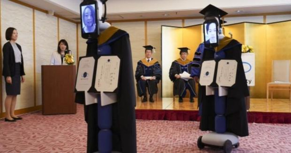 ¡Una celebración digna de la era digital! Así se gradúan estudiantes en Tokio