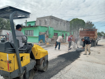 Repuso COMAPA asfalto en la Narciso Mendoza 