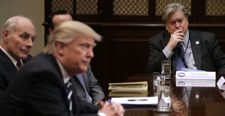 Acusan a ex asesor de Trump de lavado de dinero para muro fronterizo