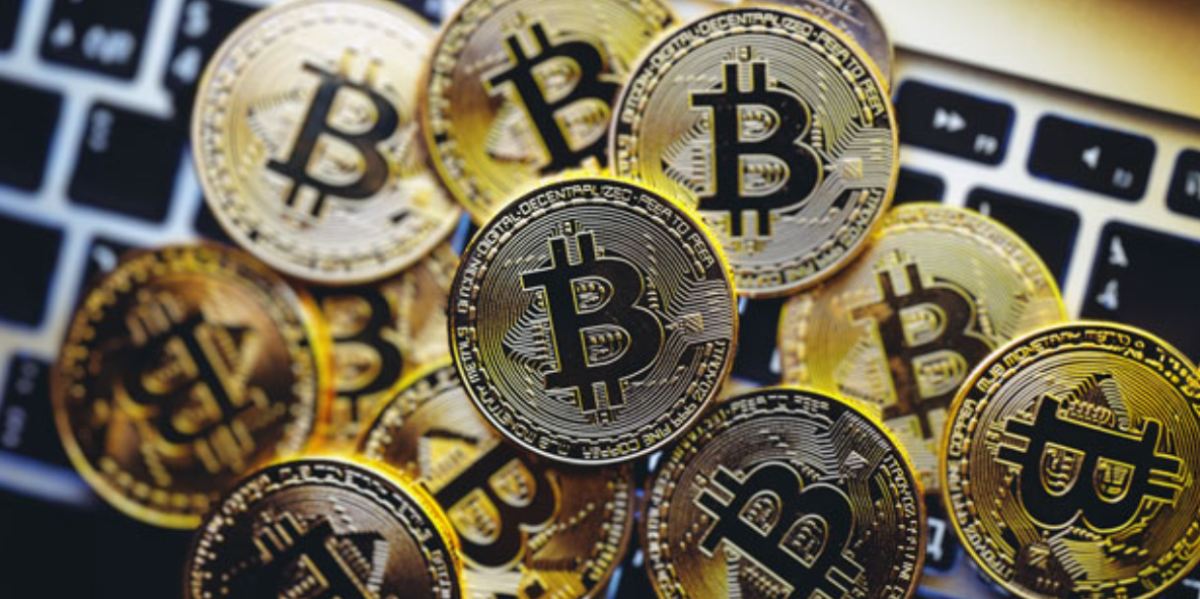 Bitcoin supera umbral histórico: más de 90 mil dólares por unidad