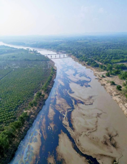 Pemex intensifica labores de remediación ambiental en el río Pantepec, Veracruz