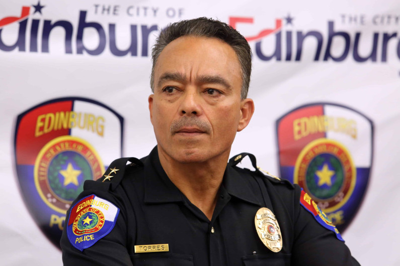 Edinburg despide al jefe de policía, Cesar Torres